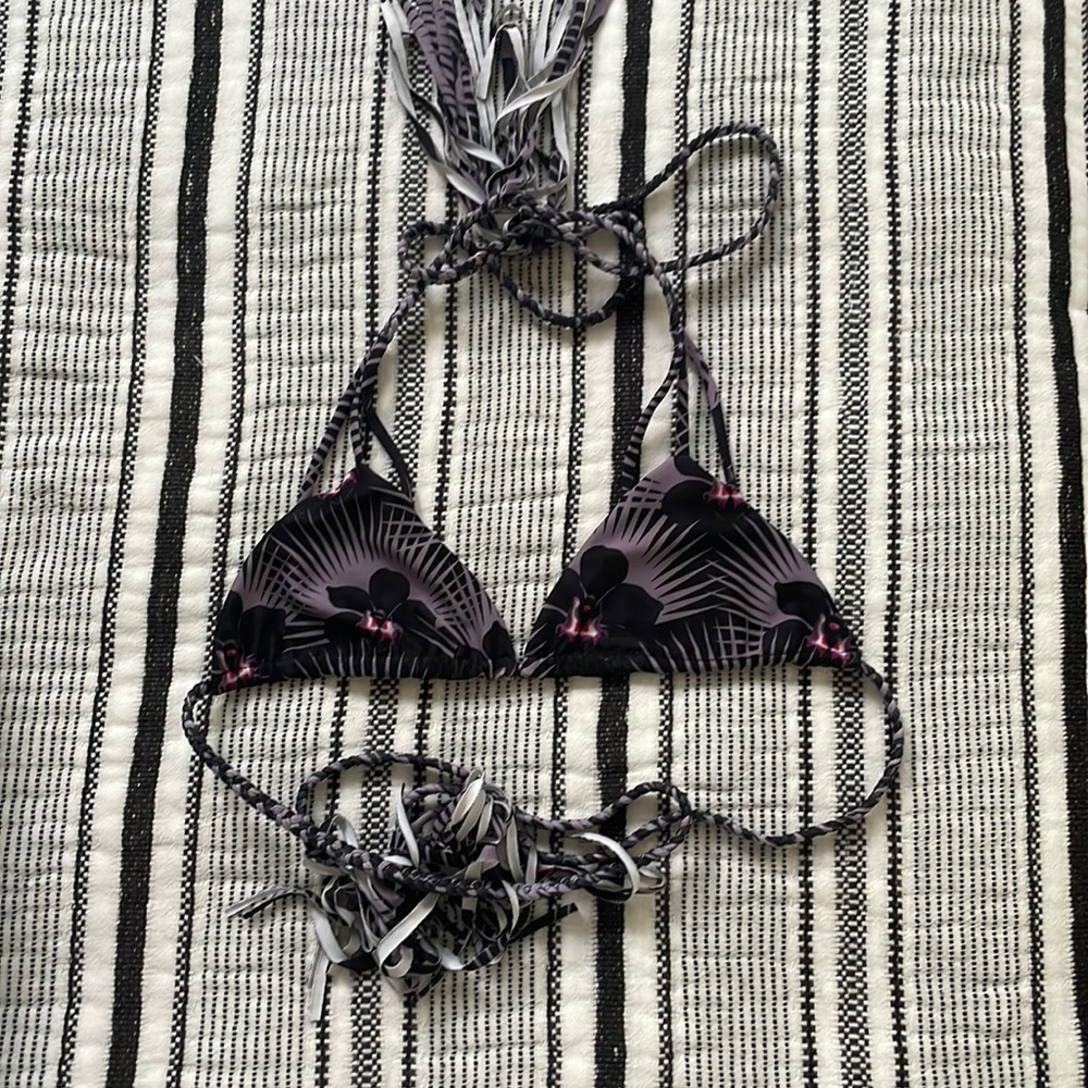 Petite Acacia Modern Pacific Top Brand New